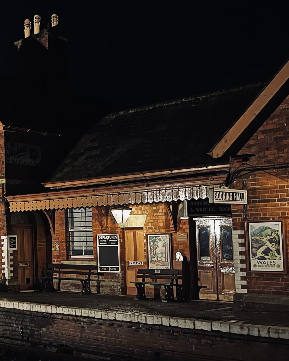 rs_photography9's tweet photo. Midnight Departure 🚂💨

7812 'Erlestoke Manor' simmering at Arley on a cold @severnvalleyrailwayoffical night - steam catching the platform lights, vintage ads glowing, and that perfect hush you only get after dark.

Two edits, same moment.
1/2 https://t.co/pGOSF5iyvf