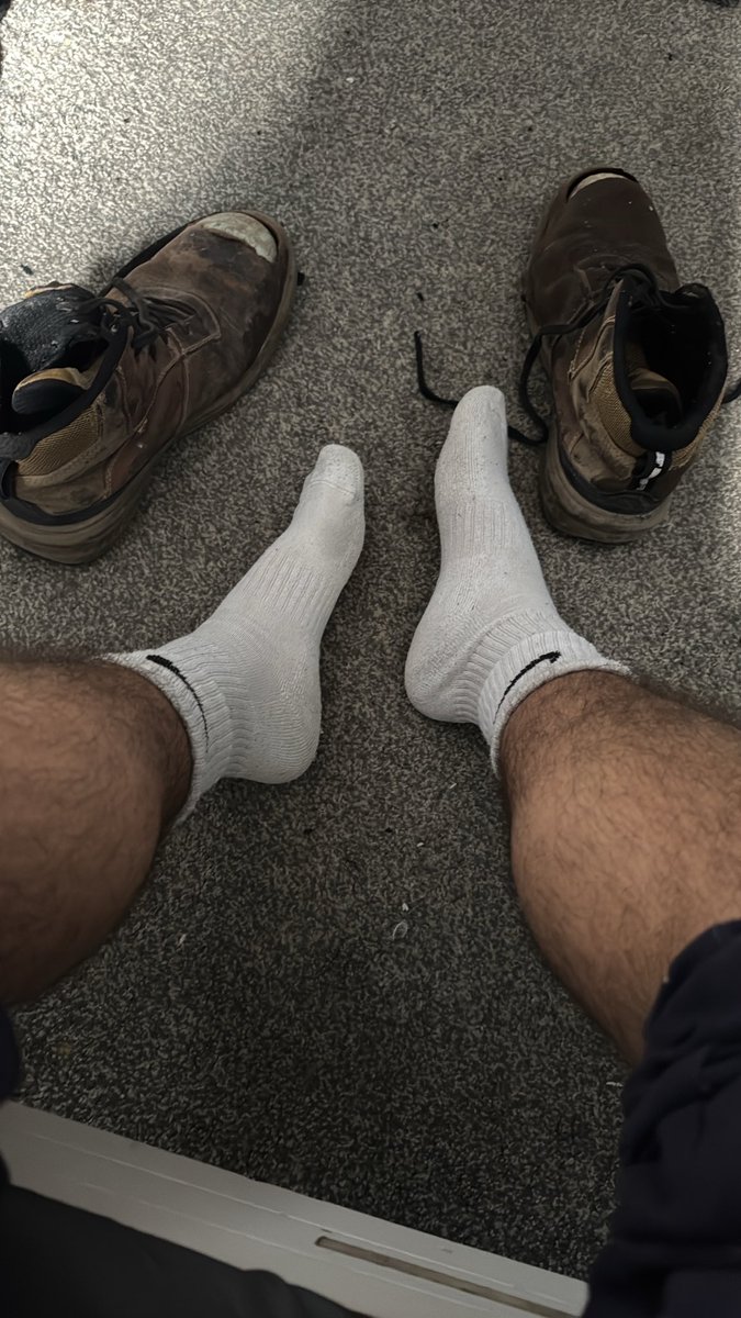 plumbersm4te's tweet photo. Who’s gonna come suck masters wet sweaty socks 💦 https://t.co/1UqjqLWef3