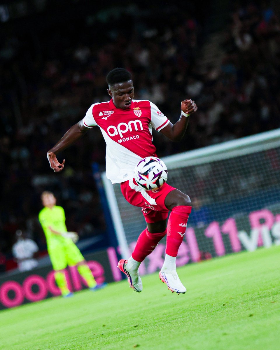 Ligue1_ENG's tweet photo. Lamine Camara ran the show against PSG🇸🇳💫

⏱️ 90 minutes
⚔️ 12 ground duels won
🛡️ 7 tackles
💪 6 recoveries
⚽ 68 touches
🎯 4 passes into the final third
🚀3/4 accurate long balls

Baller 😮‍💨 https://t.co/NzqQMOirpx