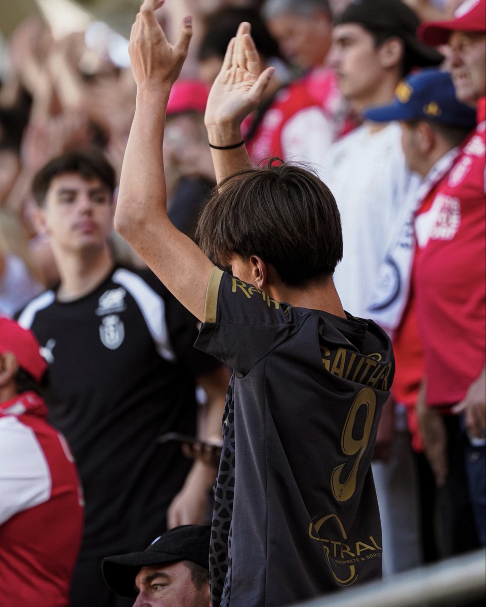 StadeDeReims's tweet photo. Merci d’avoir poussé, la #TeamSDR ❤️🤍 https://t.co/xq4t9Ki6HH