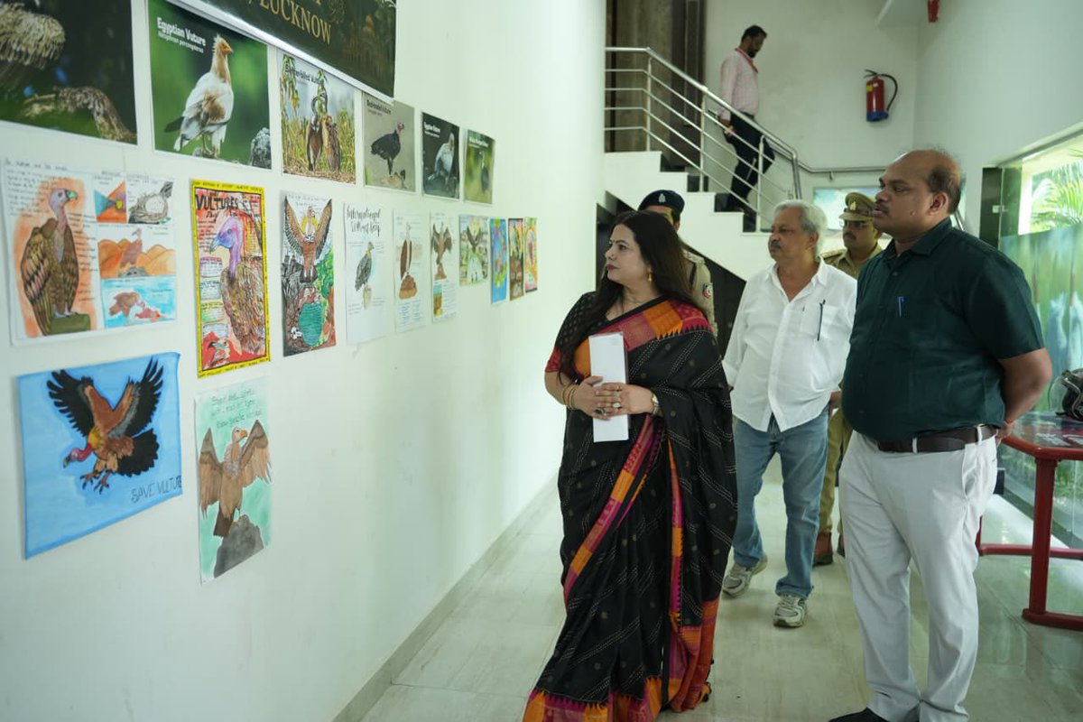 UpforestUp's tweet photo. sanitation workers, keystone and umbrella species, along with major threats and essential conservation measures. Students from seven schools actively participated, and winners of the Vulture Awareness Painting Competition were felicitated.
 (3/5) https://t.co/zJhLSZ4j9c