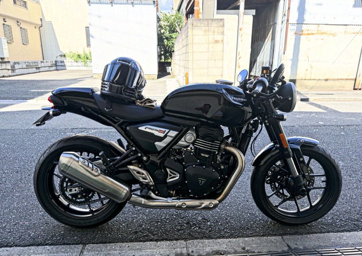 bug1944's tweet photo. スラクストン400納車。
多分フロントカウル取ったアホ俺くらいだと思うw

#スラクストン400 https://t.co/4w7d3aYpnF