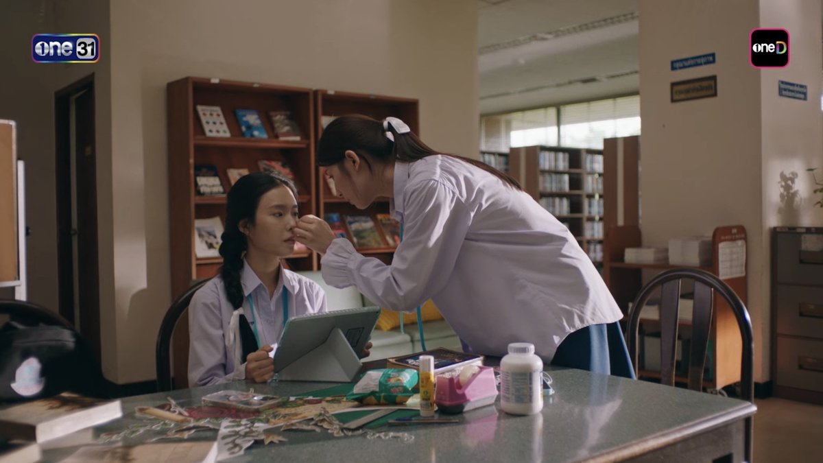 hubgirlslove's tweet photo. 🚨 O PRIMEIRO episódio de #JULIETandJULIET já está disponível na OneD! #จูเลียตแอนด์จูเลียตอีพี1

Tokyo e Blue, herdeiras de famílias rivais, se apaixonam após se conhecerem em uma escola só para garotas, enfrentando o conflito entre o amor que sentem e a rivalidade de suas famílias.