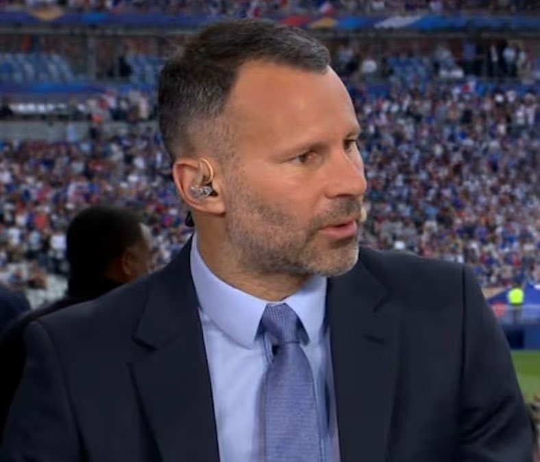 utdshows's tweet photo. 🚨🎙️ Ryan Giggs says Michael Carrick’s biggest dilemma in defence might be Lisandro Martínez:

🗣️ “Sir Carrick’s biggest dilemma might be Licha.

When Martínez is on the pitch, United look like a completely different team. The build-up is cleaner, he breaks lines with ease, and suddenly we have much more control of the game.

The problem is what happens when we lose the ball.

Licha can still be targeted defensively, so the question for Carrick is simple: how do you replace that influence on the ball without exposing the defence?

For me, the answer is the players around him. If the rest of the backline can cover his weaknesses and give him the freedom to play his game, you get the best version of Martínez.”