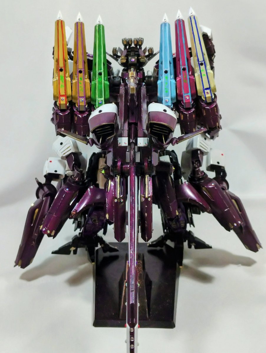 rainame0113's tweet photo. タイトル
『HGアリュゼウス Ver.Ka
　　　　　　with LINKL PLANET』

メインにステラワインレッドを使用
シェルフノズルに他のメンバーカラーにし、メンバー全員を守ってくれるリーダーのメンカラをビームライフルへ。

大きくて苦労しました…

#GSIクレオス 
#リンプラ塗装コンテスト2 
#バンダイ https://t.co/xX4XYWE3Tr