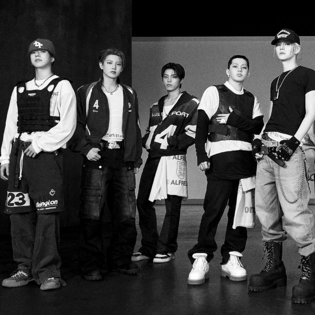 dokyubby's tweet photo. the alphas                              the omegas https://t.co/nJbvZhIgzm