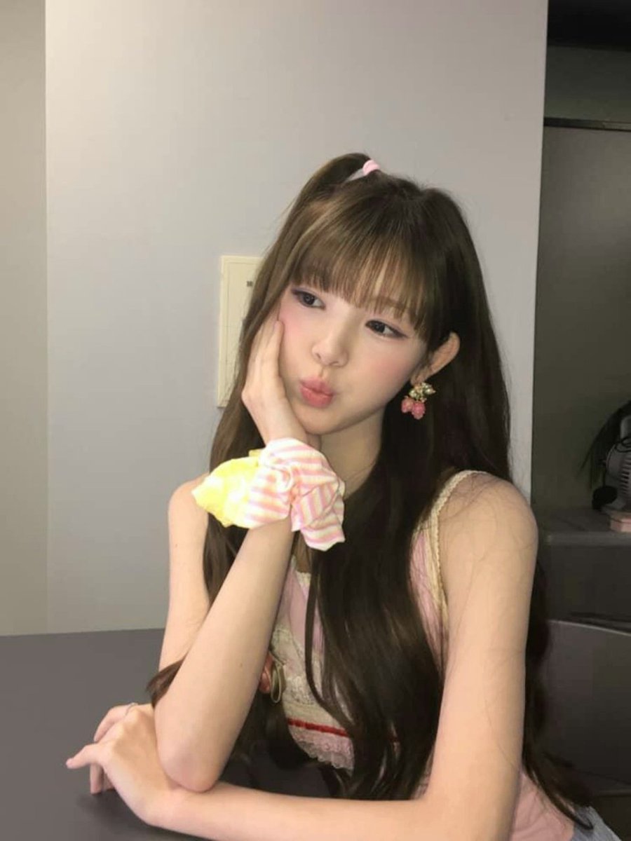 H2H_INA's tweet photo. 260905 #YUHA weverse post

Apel🍎

#Hearts2Hearts #하츠투하츠 #H2H
@Hearts2Hearts https://t.co/BUQ6gs1qli