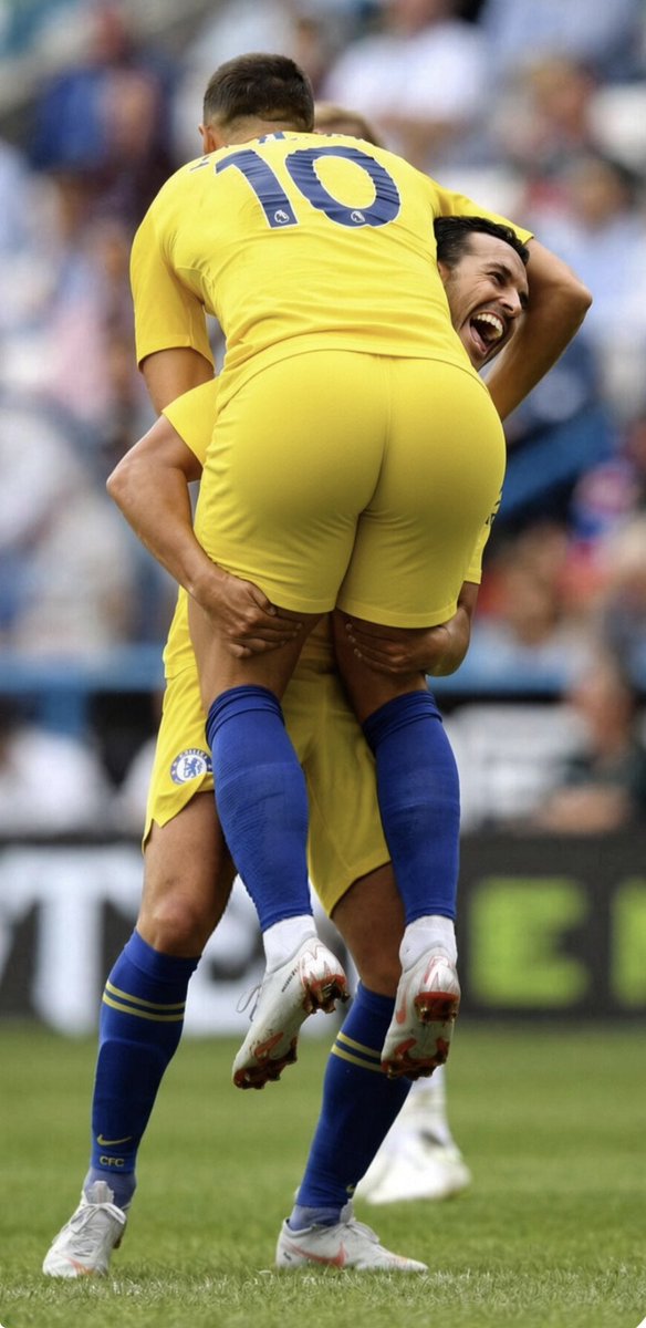 KarlCampbe11's tweet photo. Hazards big yellow arse. Not mine looks ai but it’s always nice to look at https://t.co/QzsTlXm6bv