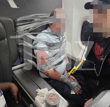 michaeljknowles's tweet photo. Me after the stewardess says they're out of Biscoff: https://t.co/Sk8rhxPqA0