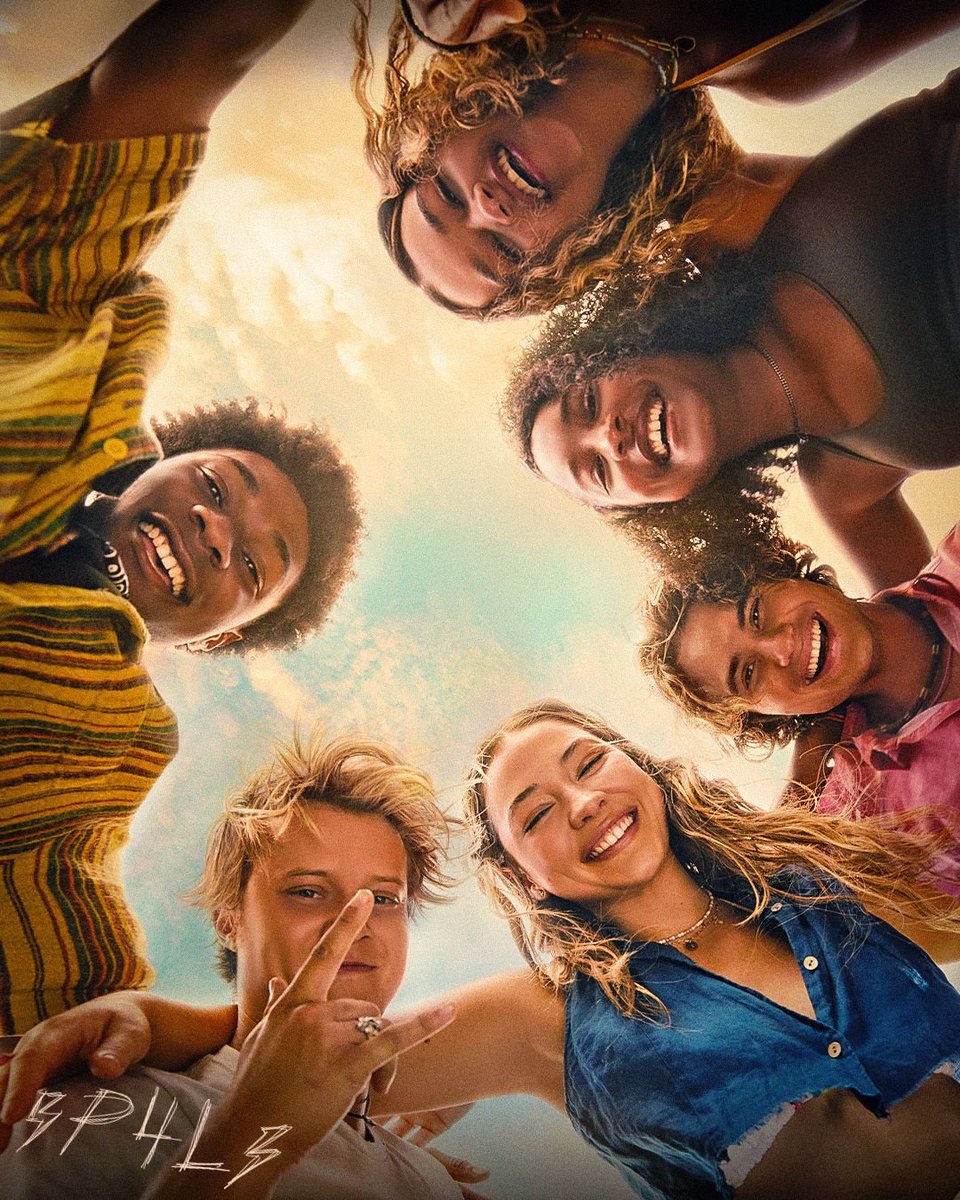 esterscline's tweet photo. como pode o anúncio da temporada final ter sido com essa foto vibe amigos pra sempre e um deles ser enterrado no deserto dias depois https://t.co/Gc2aFgiwWI