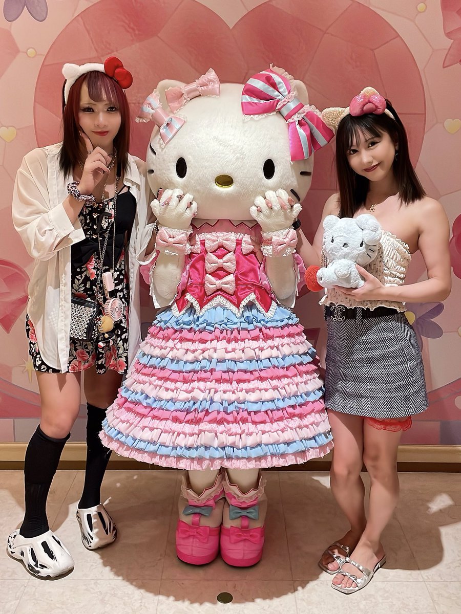 decamaru_s's tweet photo. せり丸🍙と キティちゃん🎀🤍✨

#ニューハーフ https://t.co/AzlZhPuhUB