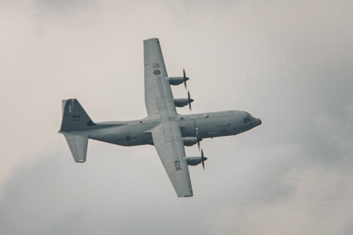 MilMonWorld's tweet photo. Tremendous formation departure, display and recovery to #PrestwickAirport from the Royal Canadian Air Force showing off their C-130J Hercules #AvGeek #RadioGeek #MilMonWorld https://t.co/IdZ0Wc9kxd