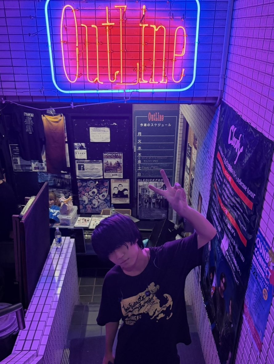 cloudy_vogt's tweet photo. 地元のライブハウス
自分のバンドで完売できる
バンドマンになったぜ。
あの日と同じTシャツで。 https://t.co/qaFdO3HRZc