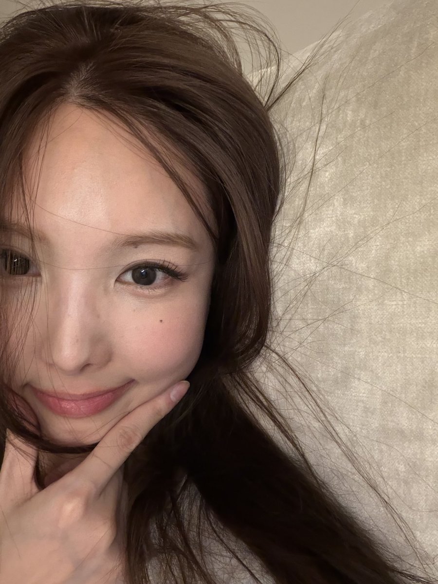 imnayeonarchive's tweet photo. my baby🥹🩷🩷 https://t.co/OdM2VHS1Xy