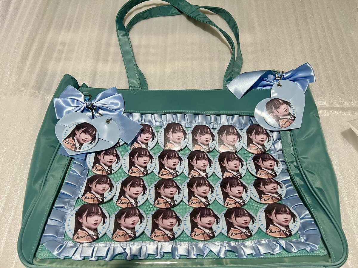 ryuto_sgmt's tweet photo. #アコスタマルシェ 戦利品
カモミールちゃん(@chamomile_chami )のサークルにて
カモミール大好きバッグをゲットしました！！
デザインも缶バッチの付け方も素敵で可愛いくて最高✨
イベントで毎回持っていきます😄

#Uアコスタ2026
#カモミール大好き https://t.co/tjS2DuEyiD
