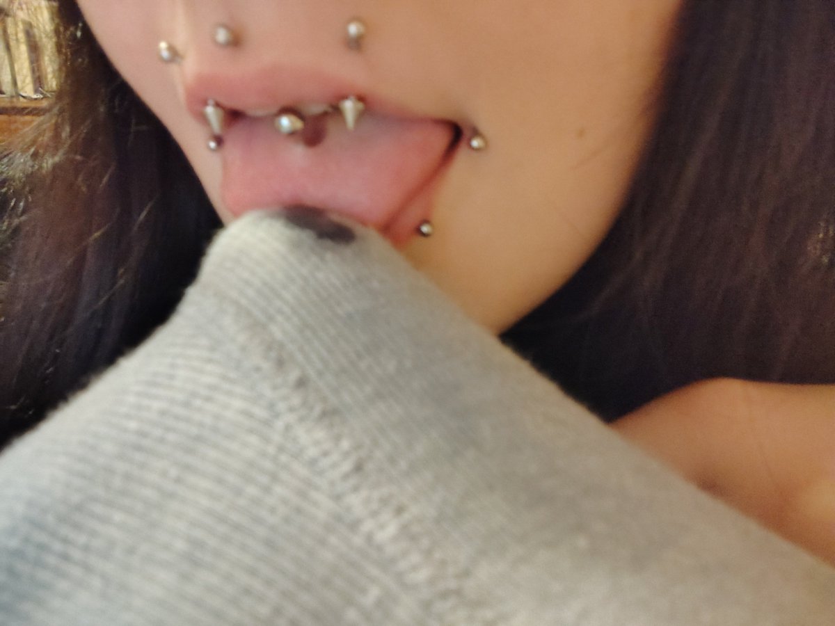Lastplacegrl's tweet photo. Happily celebrated face fuck Friday lol #Nsfwtwt https://t.co/CcKjglBOJa