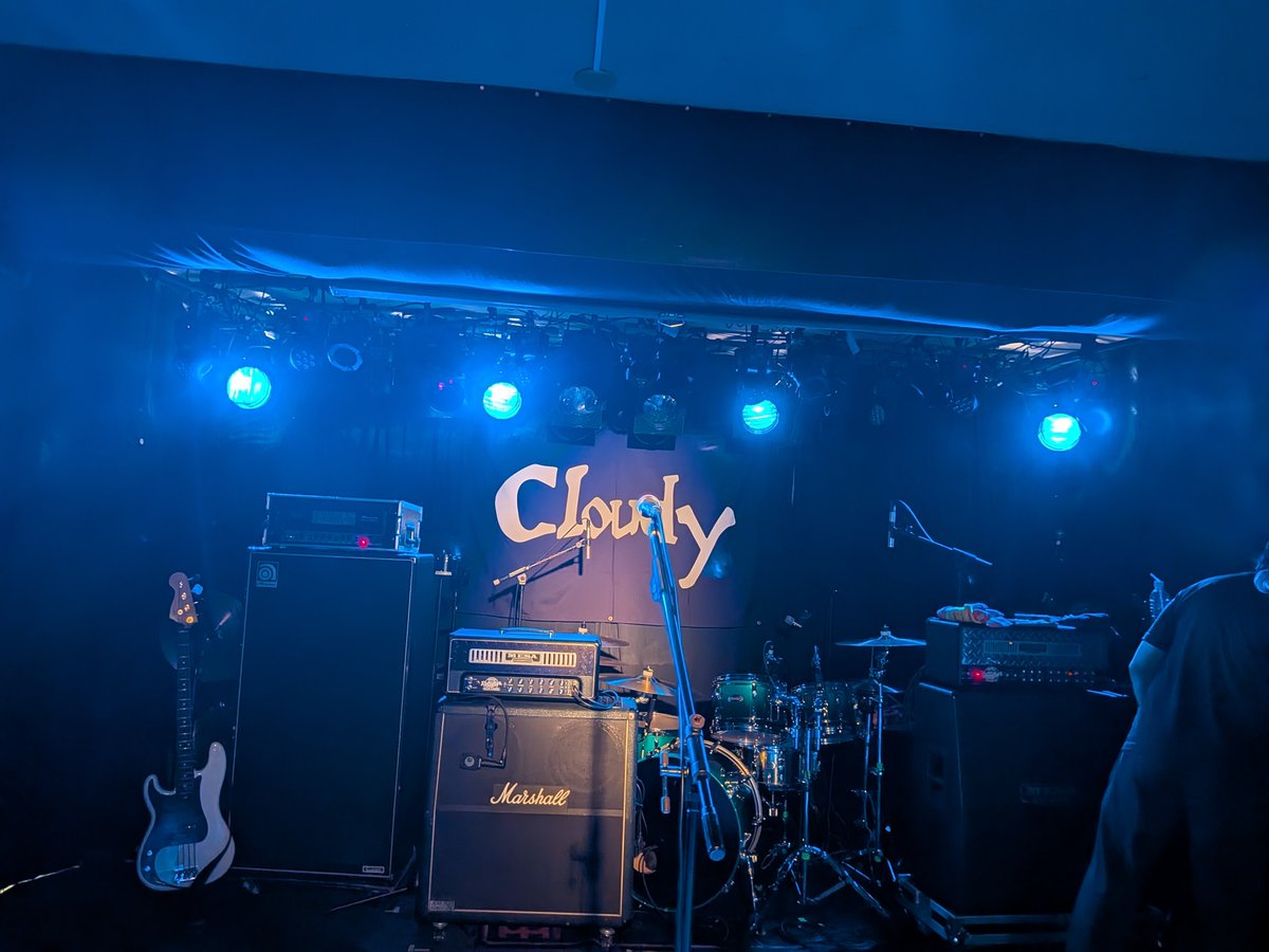 mykchain's tweet photo. Cloudy
福島OutLineライブハウス🔥

マジかっこいい音楽🎸タケトさんの地元福島のライブということもあり、かっこいいタケトさんと少年のように笑うタケトさんどちらもみえて嬉しかった

いつの間にか2列目だったので
タケトさんとタッチできました🙏

Arakezuriもかっこいい音楽だった🎤 https://t.co/Qnq52dyLXi