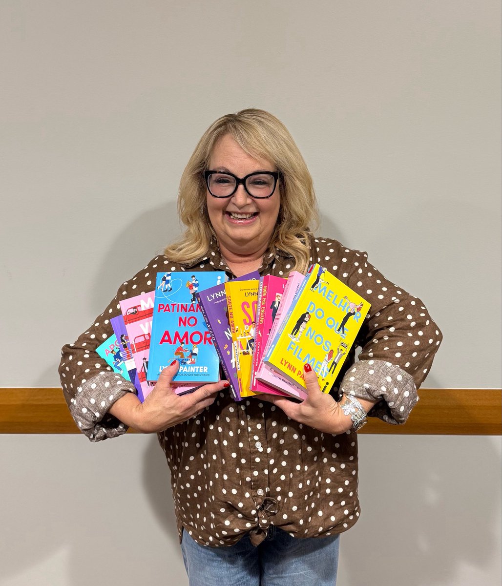 intrinseca's tweet photo. silêncio, Lynn Painter está passando com seus livros!!! 🤌✨ https://t.co/lBHMcdW01q
