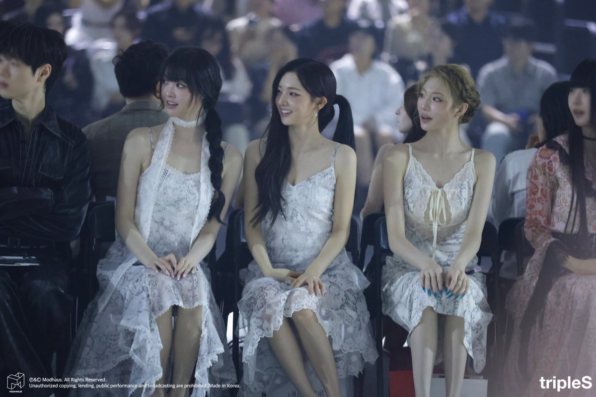 YeonjiFr_Fan's tweet photo. x Blog ∆ 05~09~2026

Photos behind de #Yeonji #XINYU &amp; #LYNN pour la semaine de la mode S/S 20Z7 <DOUCAN> à Séoul sur le blog de tripleS 

#YeonJi #연지 #곽연지 #ヨンジ https://t.co/tQHzdJXQ0d
