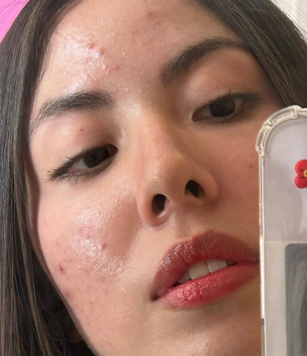 RACHANIL0G's tweet photo. Amiga tienes 21 PUTOS AÑOS eres capaz de insultar mujeres con los comentarios más misóginos del mundo, doxxearlas que por cierto están preciosas y insultar físicos solo porque se te sale de los huevos para defender al hombre más feo del mundo, vergüenza es lo único q das https://t.co/nxemNu0LI0