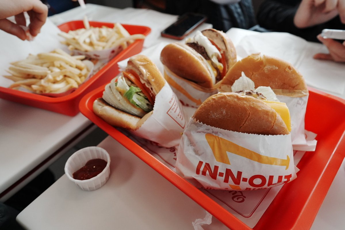 __110n's tweet photo. 🍔🍟 https://t.co/hJ4dpwTKmw
