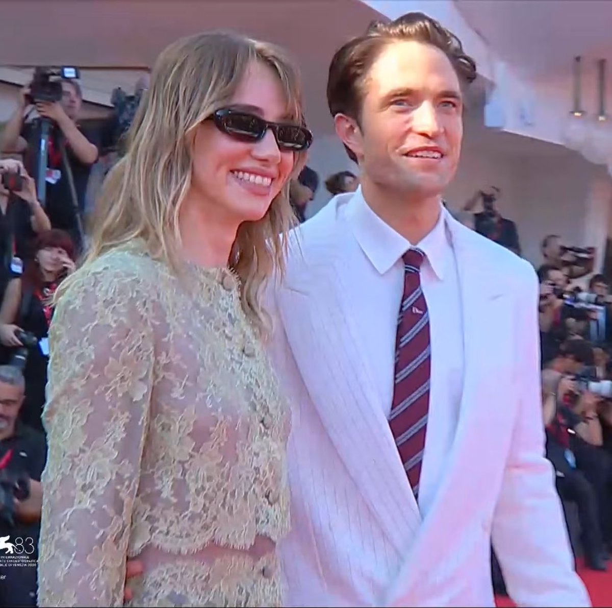 FilmUpdates's tweet photo. Robert Pattinson and Suki Waterhouse at the Venice premiere of ‘PRIMETIME’ https://t.co/Z1eLsQBimy