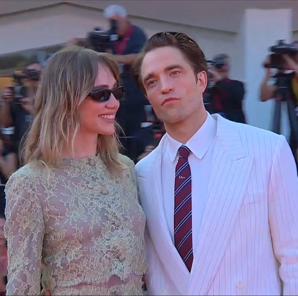 FilmUpdates's tweet photo. Robert Pattinson and Suki Waterhouse at the Venice premiere of ‘PRIMETIME’ https://t.co/Z1eLsQBimy