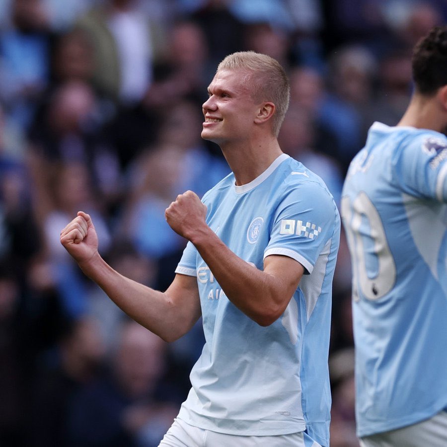 DataFutebol's tweet photo. Erling Haaland chegou a 300 GOLS na carreira por clubes.

Manchester City (165)
Borussia Dortmund (86)
RB Salzburg (29)
Molde (20)

Tem 26 anos, ainda tem muito gol pra marcar… 🤖🇳🇴 https://t.co/MDafLSOPeU