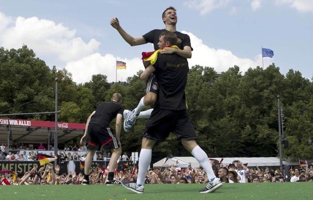 Muller25Munchen's tweet photo. Has more angles than JFK assassination😭😭 https://t.co/iGoQ6d1vT5