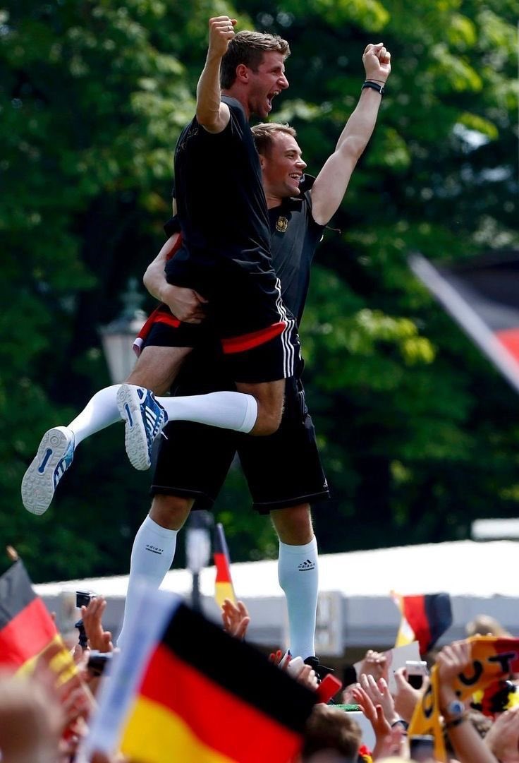 Muller25Munchen's tweet photo. Has more angles than JFK assassination😭😭 https://t.co/iGoQ6d1vT5