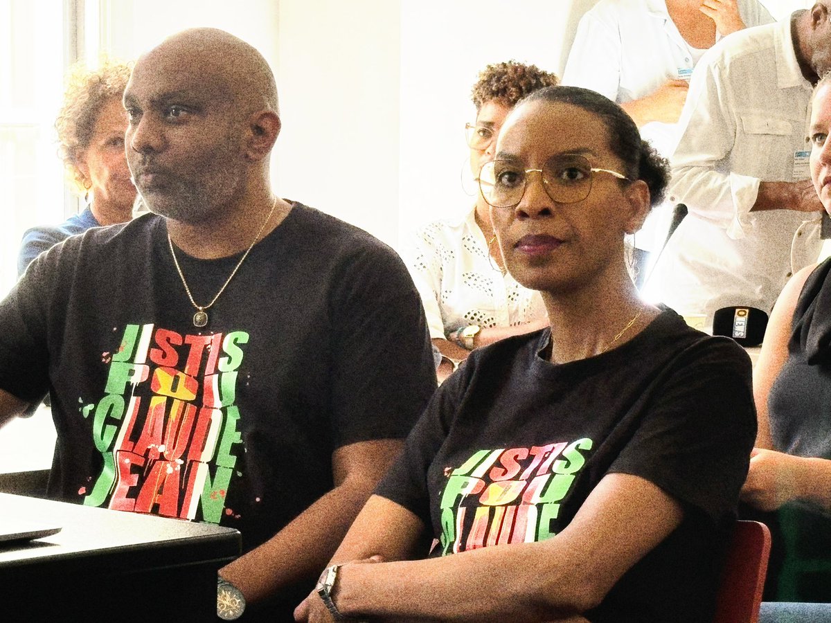 LeMwakast's tweet photo. Conf de presse sur l’affaire du meurtre de Claude JEAN PIERRE :
- Conférence simultanée entre Paris  Guadeloupe 
- mise en examen des deux Gendarmes
- Accélération de la procédure 
- présence de Mathilde Panot, Assa Traoré 
- Versions des gendarmes se contredisent complètement https://t.co/xH1IH8bSsz