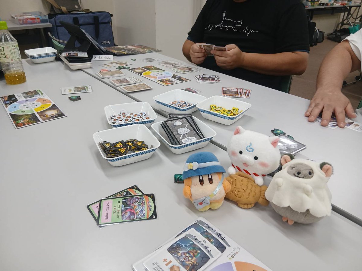 warjunkie085's tweet photo. 今日は35Pを連れてボードゲーム会に行って来ました。
いつの間にかワドルディとチンチラちゃんと仲良くなってました。
友達できて良かったね35P(⁠・⁠∀⁠・⁠) https://t.co/r66PaCcTLx