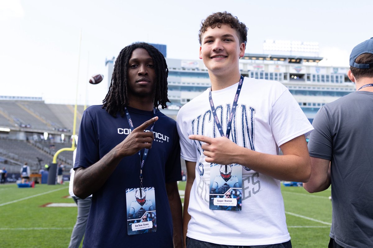 StorrsCentral's tweet photo. We got some DAWGS in the house 🔥

UConn commits Dae’Sean Graves and Cooper Newman are here for the Huskies game this afternoon vs. Lafayette! https://t.co/aDlFNaCSIa