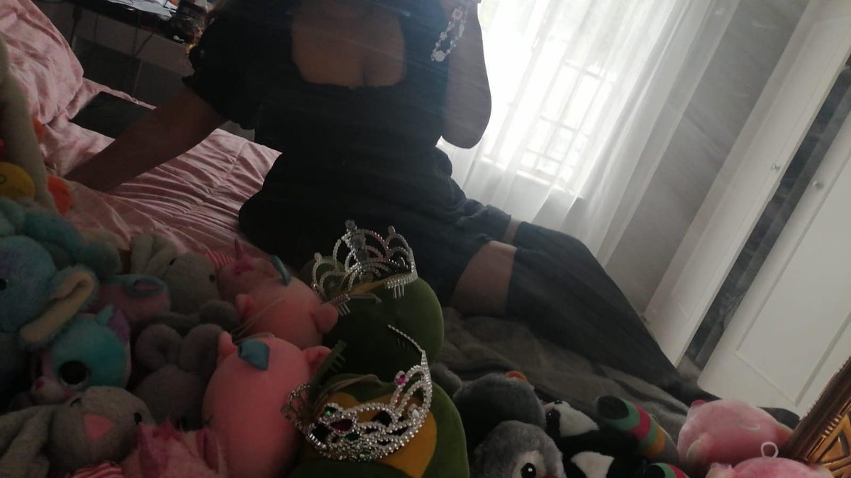 goodboyluverr's tweet photo. intro !!
#nsfwtwt #moothunt

・18
・EN
・she/her
・pansexual
・switch but mostlyyyy dom
・i love getting sent audios :3 (whether it's NSFW or not)
・beware I will send you random pics of my dog if we're moots
・faceless so pls respect that :))
・mdni pls

♡ or 🔁 to be mutuals https://t.co/QbWf9vi8Kw