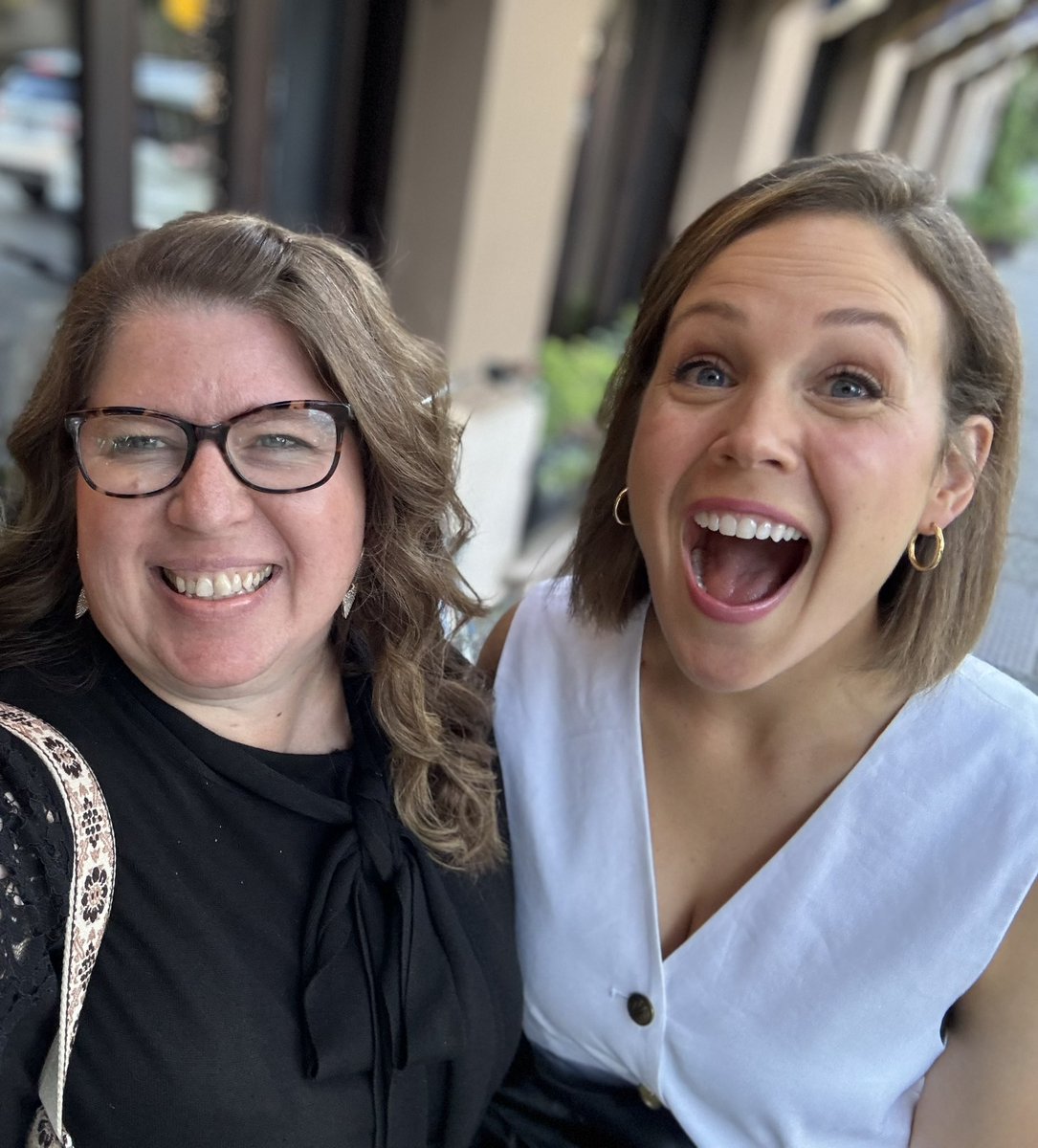 janettemsu's tweet photo. Happy happy birthday to this gem!  Sure do hope your day is special and year ahead the best yet! Happy Birthday @erinkrakow! 

Be sure to wish Erin a happy birthday today, #Hearties! https://t.co/NVX3CA2wqh