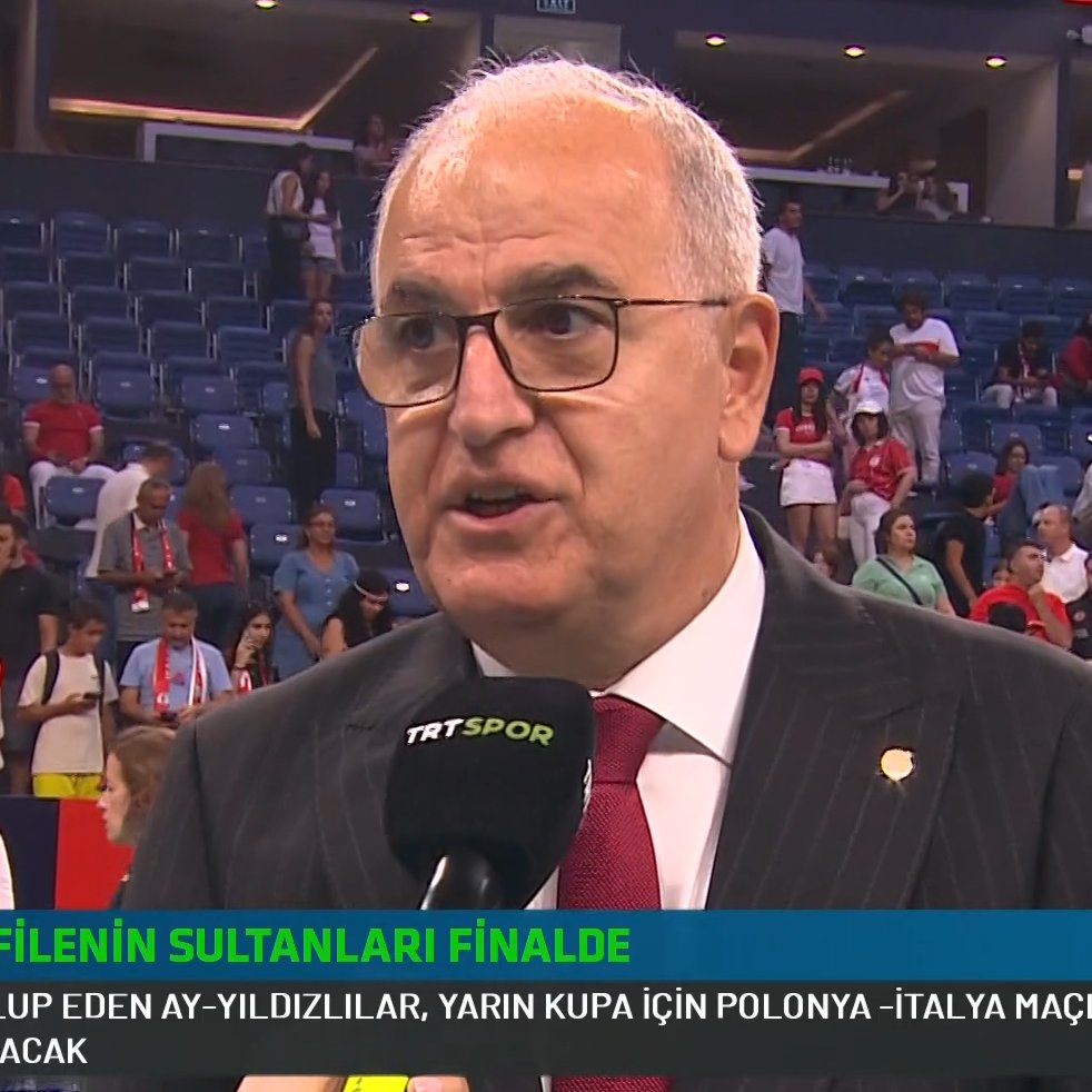 Temmzvolley's tweet photo. "TÜRKİYE'DE İŞ ARAMASIN"

Mehmet Akif Üstündağ, Zoran Terzic'e büyük tepki gösterdi

"Bir şey daha altını çizmek istiyorum. Bu ülkeden ekmek yiyorsunuz. Bu ülkeden yatırım yapıyorsunuz. Ve bu ülkenin millî takımında ve kulüplerinde görev almak için gayret sarf edip istekte, arzuda ve araya devreye sokmadığınız kimseler kalmayacak.

Ama bugün sizi geçmişte de bağrına basan taraftarın önünde, bu ülkenin önünde, rakip takımın koçu için söylüyorum: Sen bugün burada yaptığın bu provokatif hareketler ve ihanetten dolayı bence bundan sonra da Türkiye'de iş aramasın, diyorum. Çok kırgınız bu olmamalıydı."

( TRT Spor )