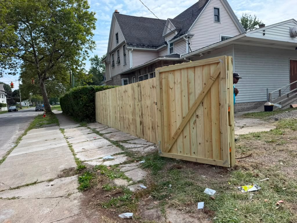 kd_fence's tweet photo. Privacy that transforms your backyard. 🌿

A new wood privacy fence creates a private, defined outdoor space with a clean, finished look. Built for everyday use, with a matching gate for easy access.

📞 FREE estimate: (716) 452-9220

#KDFenceDeckServices #FenceInstallation https://t.co/ySHjOT9H7N