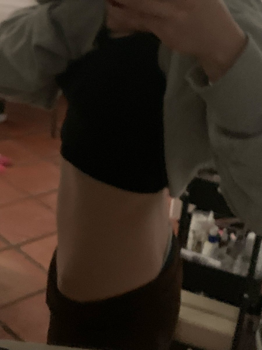 alm0ndmilf's tweet photo. Woke up morning skinyyy for the first time in a while omfg 
 
first week without drinking too 😭 https://t.co/7YAwgkI6WK