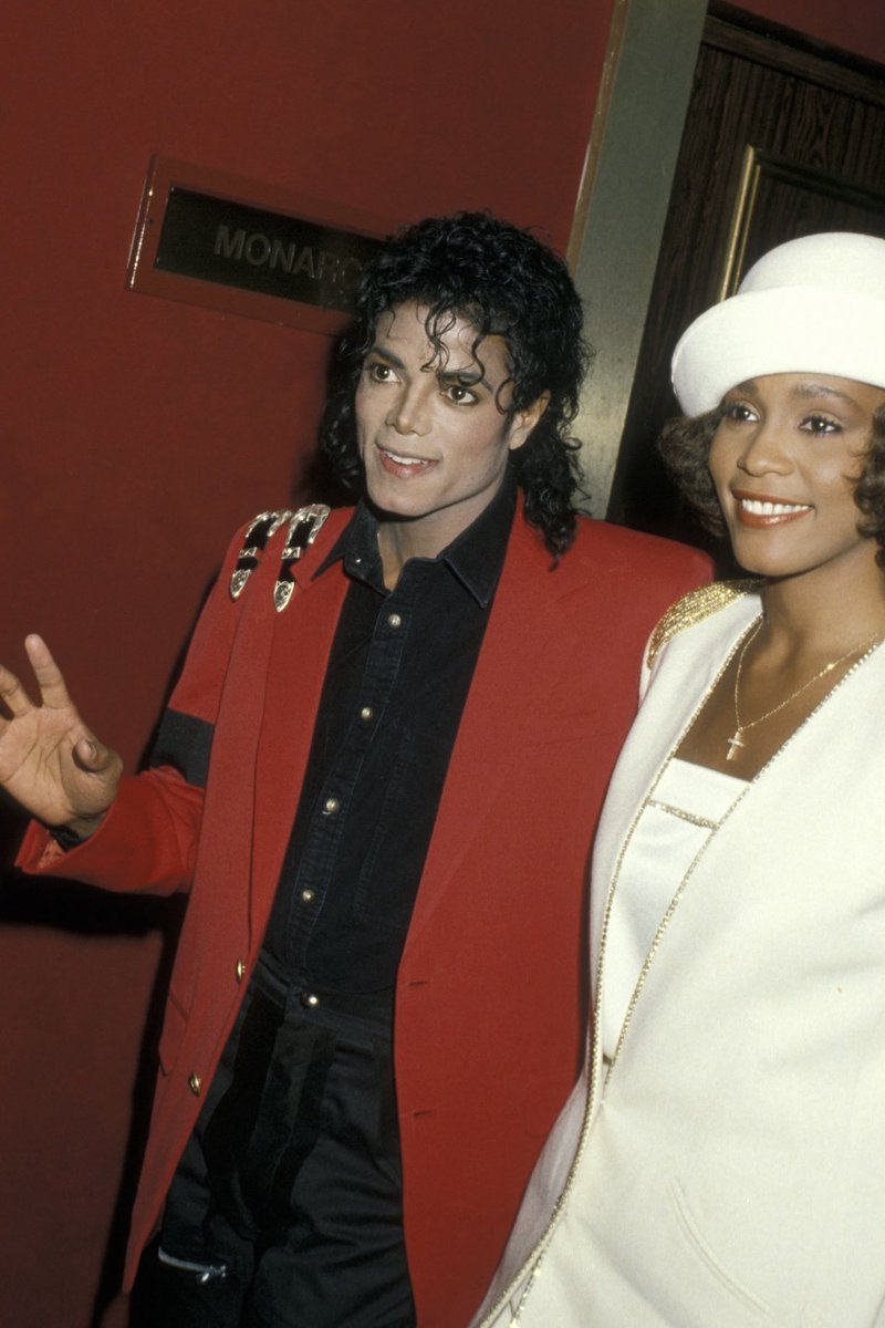 mjoriginalss's tweet photo. Michael Jackson &amp; Whitney Houston, 1988. https://t.co/7jl1Vf5FZK