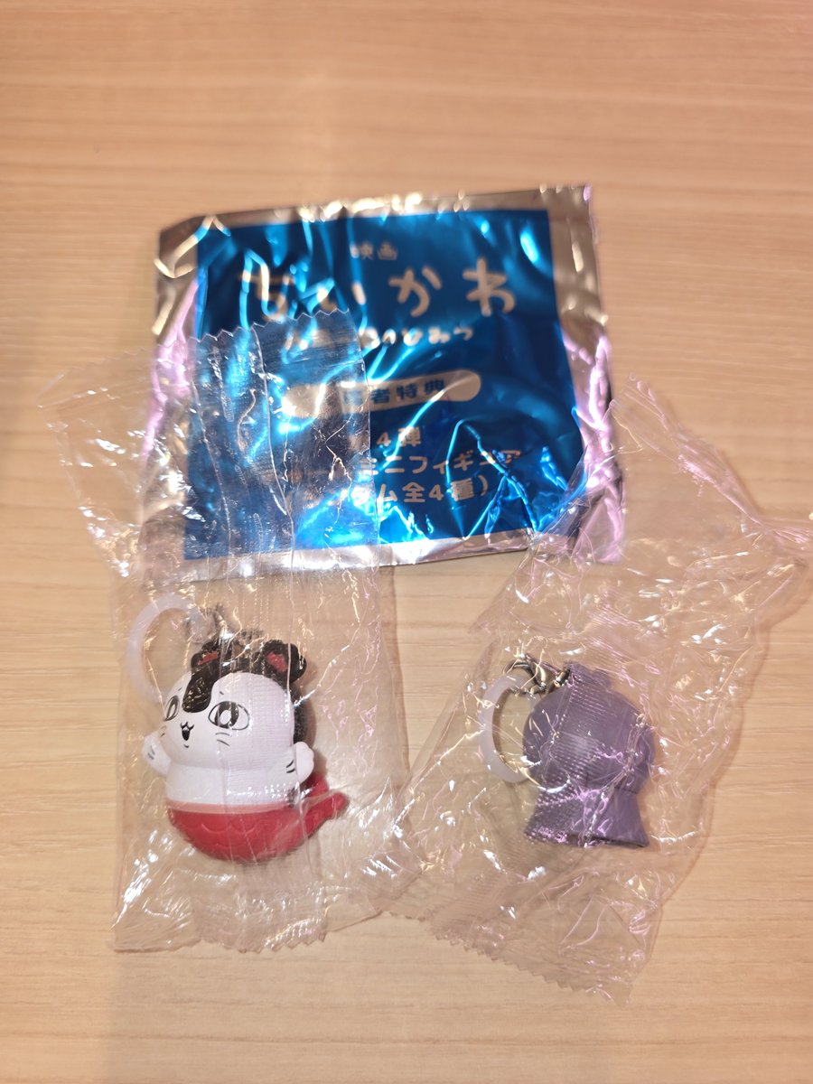 1234ooooo5's tweet photo. チャームミニフィギュア欲しさに、もう一回観に行ってしまった…
思うつぼ笑 https://t.co/mw4jsAB2wY