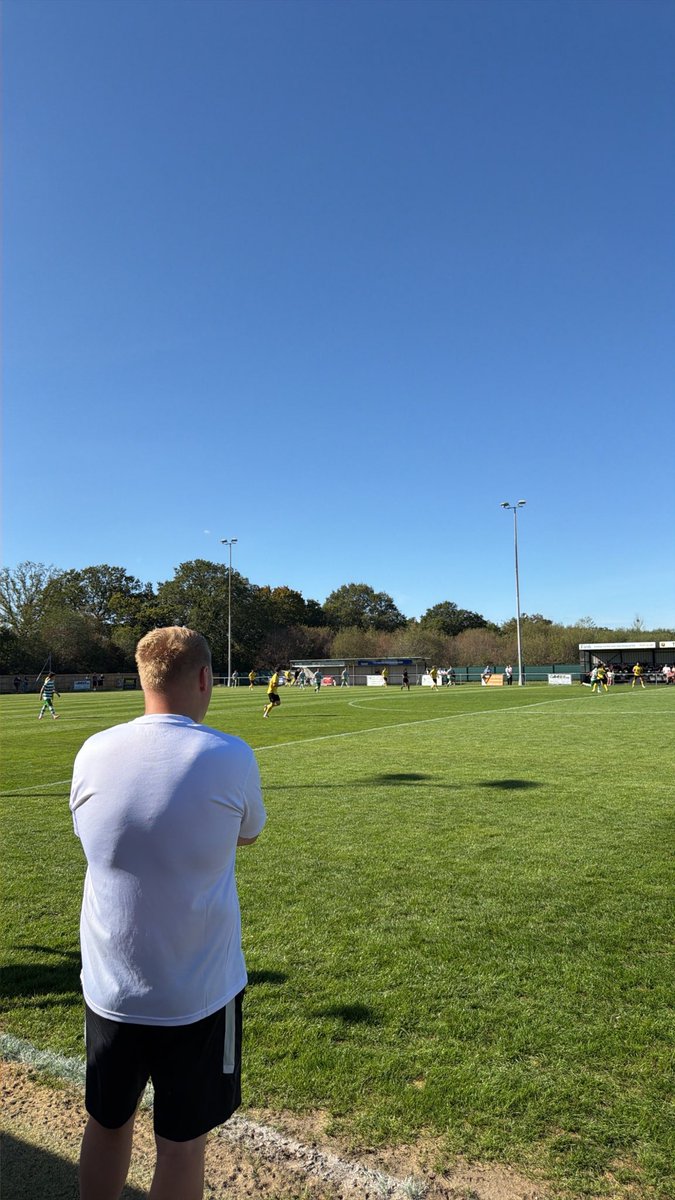NonLeagueLevels's tweet photo. Tadley 0-1 down. 😬

Game 2️⃣ — my local side, Tadley 🆚 Laverstock &amp; Ford.

Aldershot done, now backing the local boys for the Saturday afternoon shift. 😂⚽️

#NonLeague #GroundHopping #NonLeagueFootball #GrassrootsFootball #Tadley #FootballTwitter https://t.co/5HAbMrh2Wi
