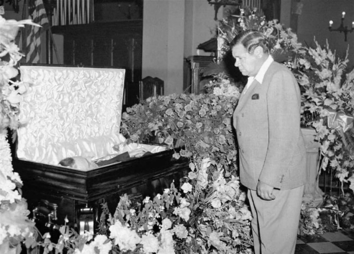 nut_history's tweet photo. Babe Ruth in front of Lou Gehrig open casket https://t.co/Bj7QJRdtw6