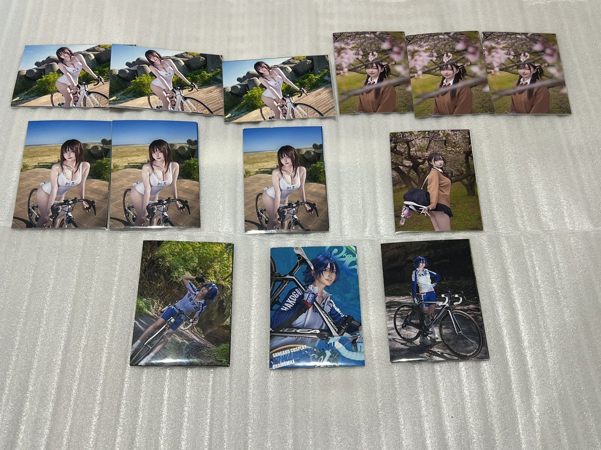 ryuto_sgmt's tweet photo. #アコスタマルシェ 戦利品4
カモミールちゃん(@chamomile_chami )のサークルにて、ブロマイドとお買い上げ特典をゲットしました😄
白スク水の幹ちゃん可愛いすぎる✨
ブロマイドいっぱいゲットできて嬉しい！！
#カモミール大好き 
#Uアコスタ2026 https://t.co/qHjMRSf6Ct