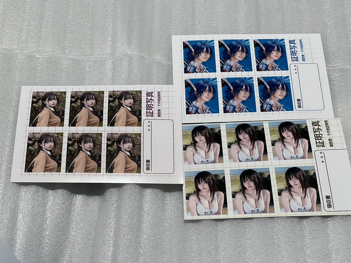 ryuto_sgmt's tweet photo. #アコスタマルシェ 戦利品4
カモミールちゃん(@chamomile_chami )のサークルにて、ブロマイドとお買い上げ特典をゲットしました😄
白スク水の幹ちゃん可愛いすぎる✨
ブロマイドいっぱいゲットできて嬉しい！！
#カモミール大好き 
#Uアコスタ2026 https://t.co/qHjMRSf6Ct