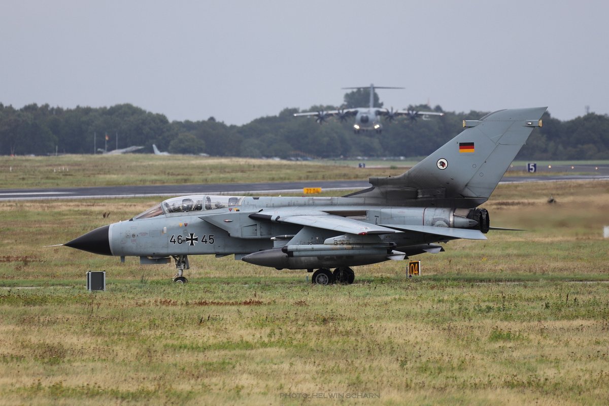 ScharnHelwin's tweet photo. #SNAP2026 II: Bevor die #Tornado (1)|s ihre Angriffe flogen sorgten 2 #Eurofighter (2) für Luftüberlegenheit, danach dann Schadensbeurteilung mittels #Recce Tornado (3+4). Somit war dann der Weg frei für den Job von #A400, #CH53  + #H145 (folgt). https://t.co/Ocm44x6lDc