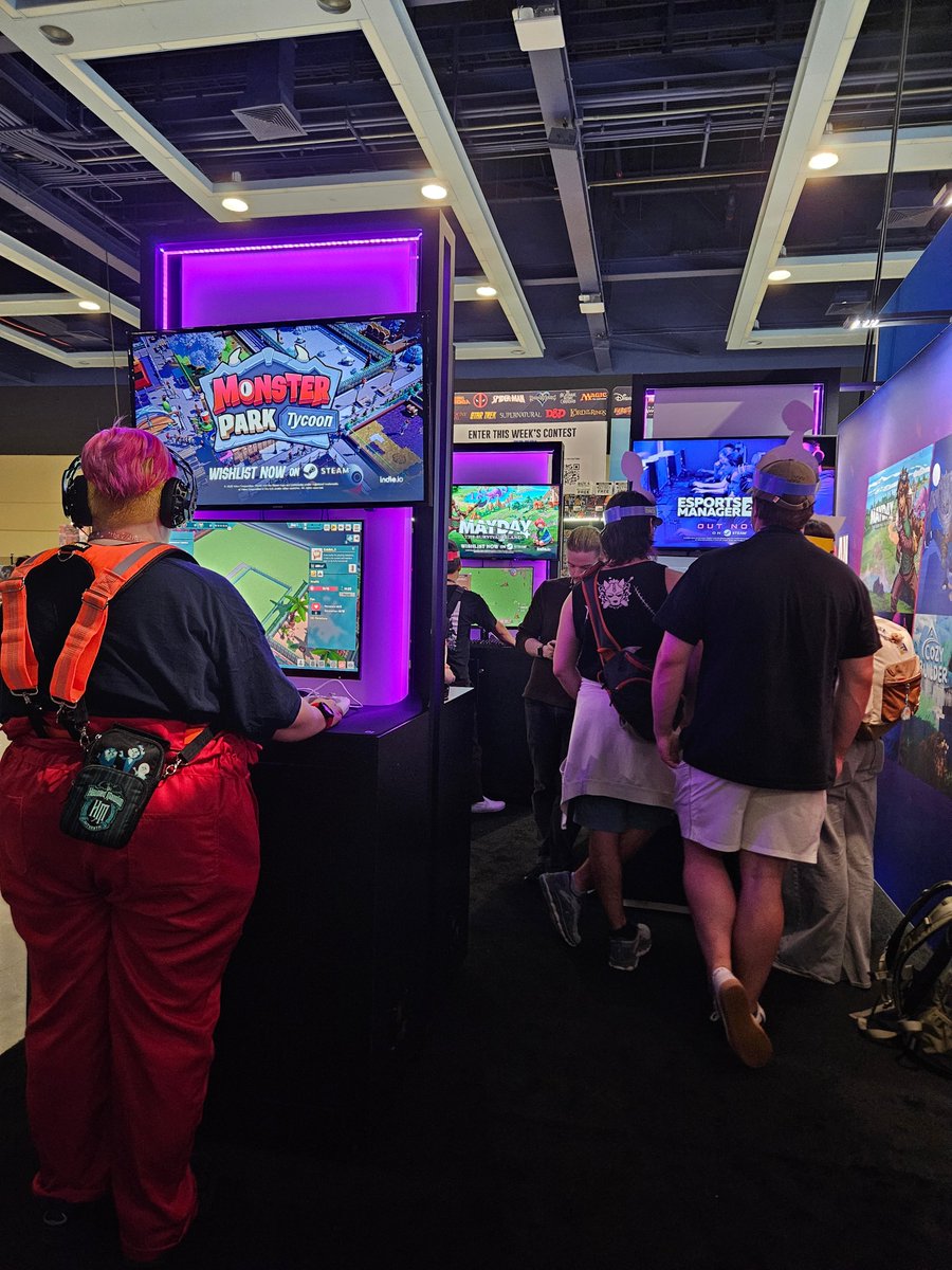 esportsmanager's tweet photo. PaxWest - Day 1
#em26 #esports #esportsmanager https://t.co/jDKZI8HrYo