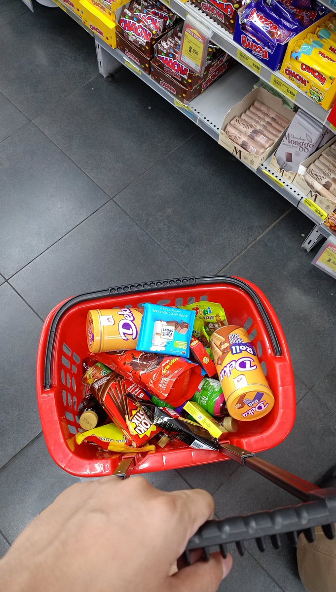iirsan__'s tweet photo. cari yg murah² efesiensi anggaran kantong 🤣 https://t.co/hB59CQHGMo