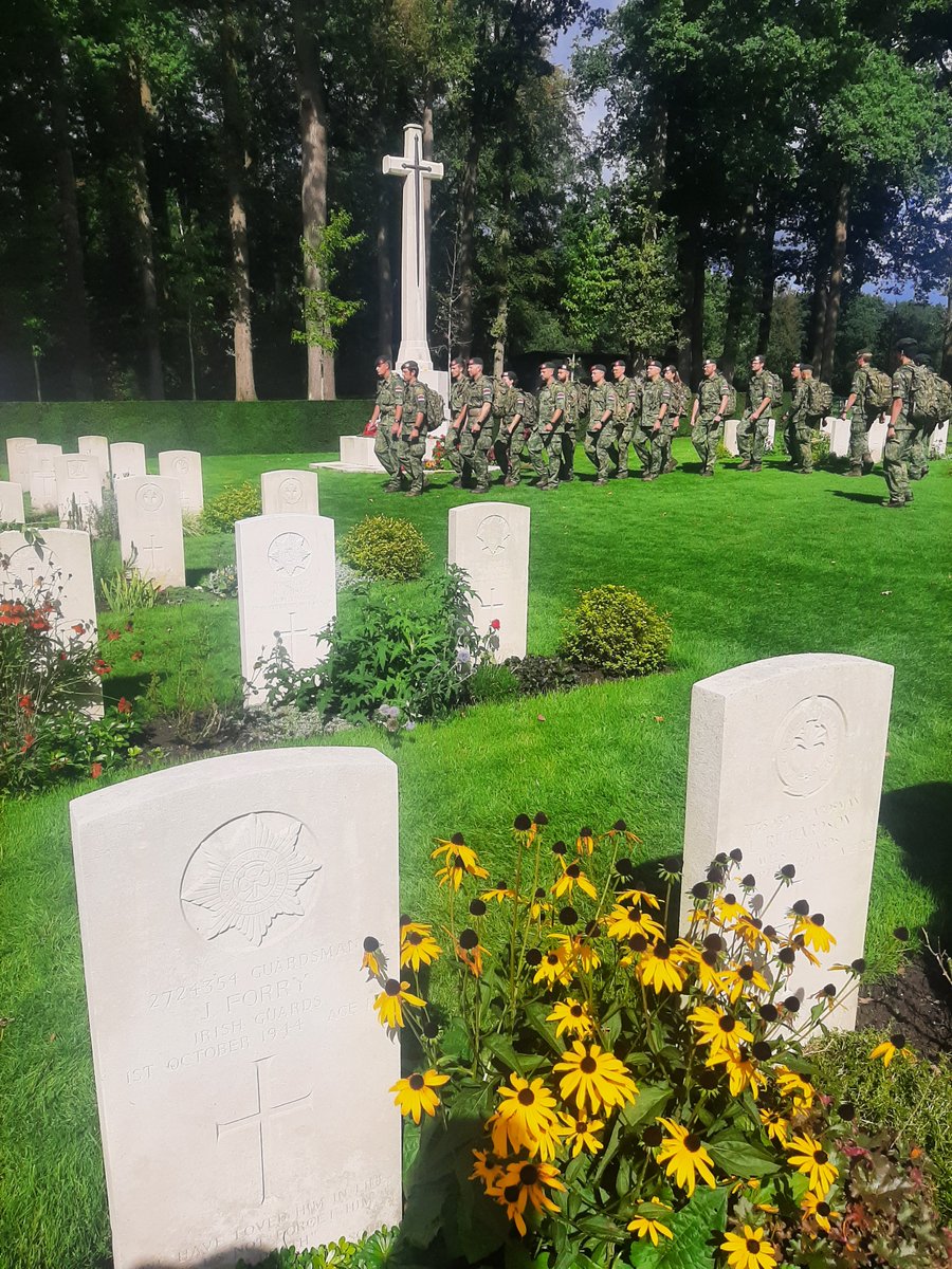 TekstPast's tweet photo. Samen met oudste kleinzoon de #Airborne Wandeltocht in en rond Oosterbeek gelopen. Altijd weer indrukwekkend. https://t.co/kU03kVveri