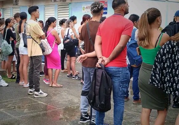 EnoidaCastillo's tweet photo. El CUM (Centro Universitario Municipal ) de Baracoa abre sus puertas para el nuevo curso escolar 2026-2027.  El entusiasmo entre jóvenes por el reencuentro después de las merecidas vacaciones.  Nuevas metas y sueños por cumplir. Éxitos. https://t.co/9bi9BYMkO4