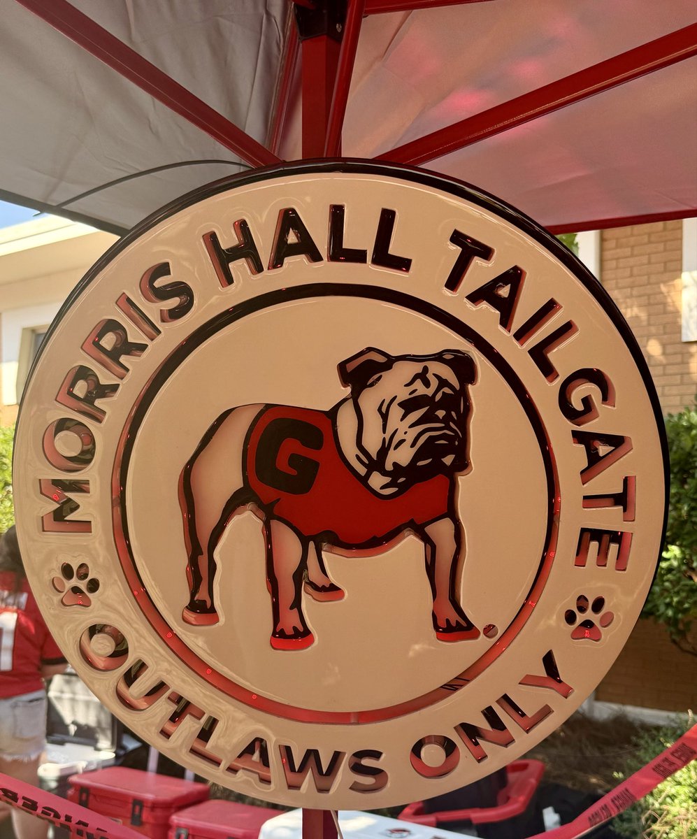 doodadawg1's tweet photo. Our @MHTailgate is ELITE!!! The Dawgs are barking!!! #RoadTo3Peat https://t.co/lJBeUbfkug
